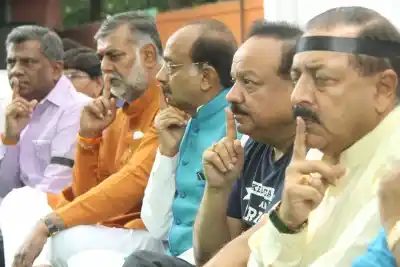 New Delhi: BJP workers led by Union Ministers Vijay Goel, Harsh Vardhan and Jitendra Singh stage a silent protest against violence during BJP president Amit Shah