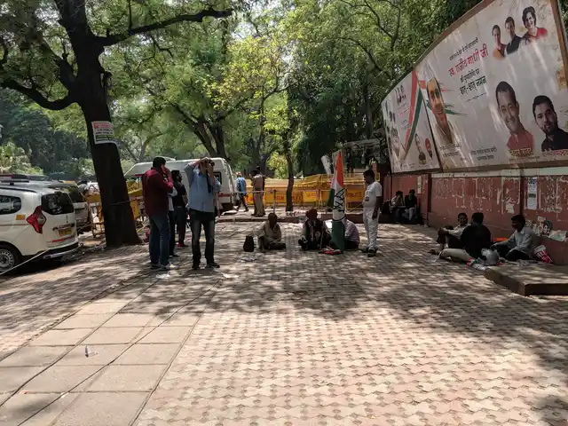 Only a handful people remained at the Congress HQ by mid-day. 