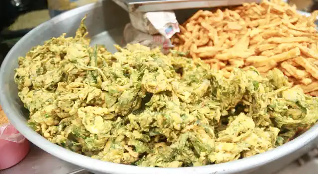 Fried food is consumed heavily during Ramzaan. Palak pakodi and potato pakodi are omnipresent.