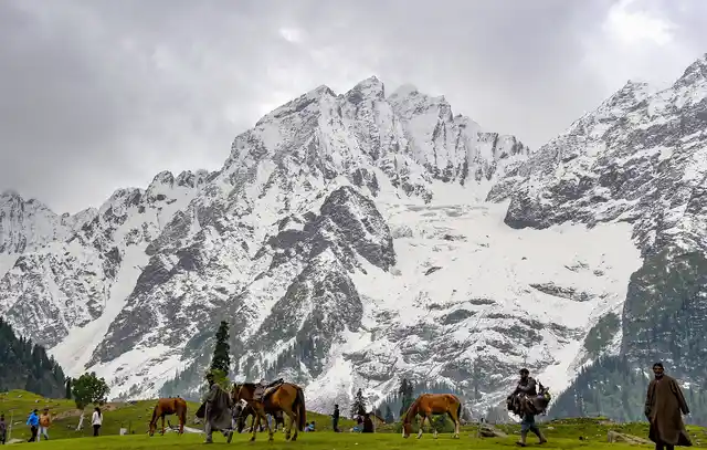 A view of fresh snowfall in Sonmarg of Ganderbal district on Wednesday, 12 June.