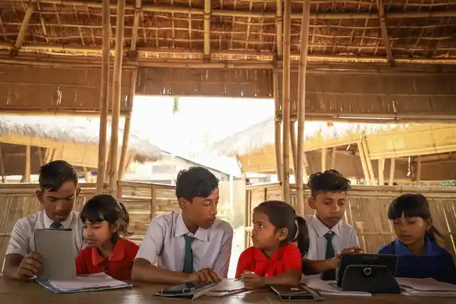Older students teaching the younger ones at the Akshar school. 