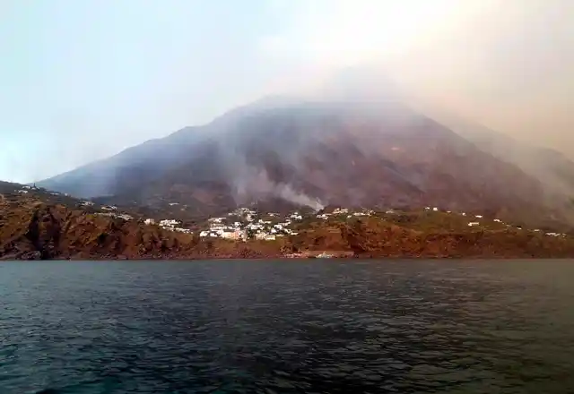 Witness Gianluca Giuffre described to Italian news agency Ansa as a “a very violent explosion followed by a shower of glowing lapilli and lava material.”