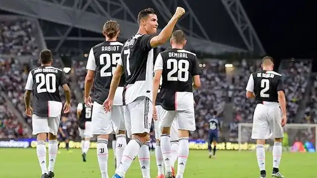 After Gonzalo Higuain’s equaliser, Cristiano Ronaldo arrived late to drive home Mattia De Sciglio’s cutback.
