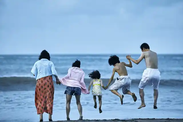 A still from <i>Shoplifters</i>.
