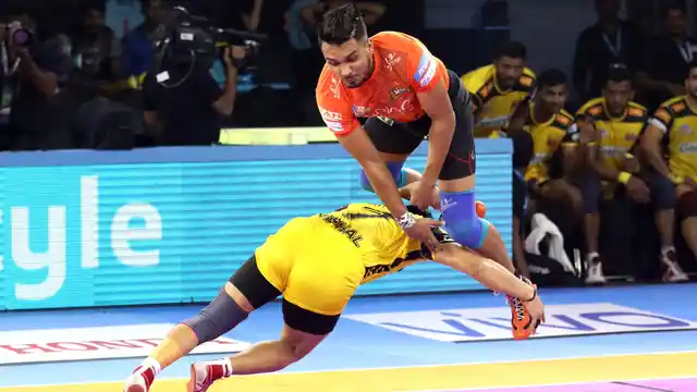 On the back of a two-match ‘Super 10’ streak, Abhishek Singh and Deshwal then helped the Mumbai side reduce Titans to just one player.
