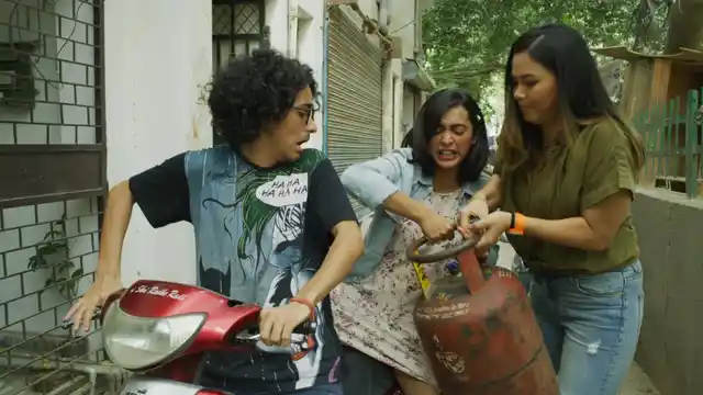 A still from <i>Axone</i>.