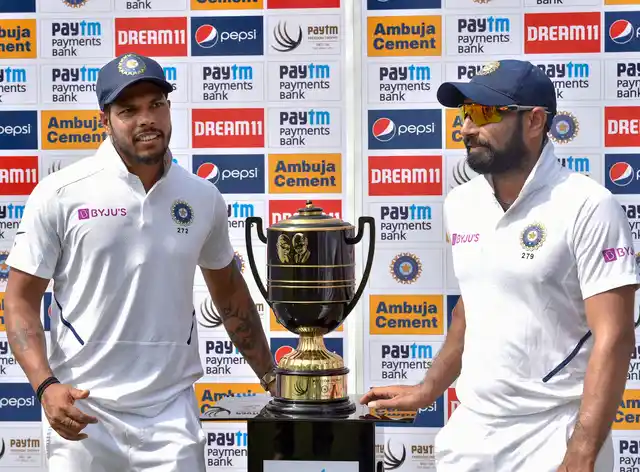 Umesh Yadav (Left), Mohammed Shami (Right).