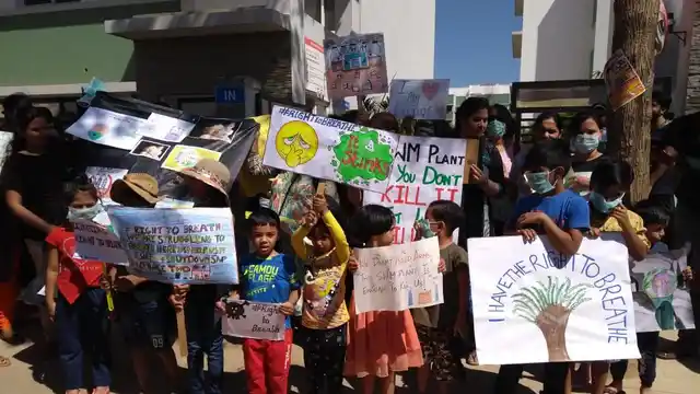 Residents protest against irresponsible waste management at Chikkanagamangala SWM plant.