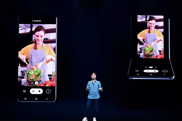 One of the use case with the Samsung Flip smartphone concept.