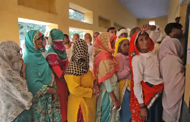 Indians stand in a queue to cast their votes at a polling station in Mohammadpur in Indian state of Haryana, Monday, 21 Oct 2019.