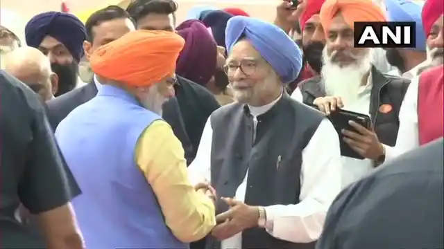 PM Modi (left) greets fromer PM Manmohan Singh (right) as the first batch of Sikh Pilgrims leave for Baba Darbar Sahib shrine via the Kartarpur corridor.