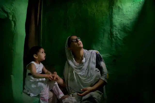 Sumaira Bilal, wife of Kashmiri detainee Bilal Ahmed with her daughter, 27 September 2019.