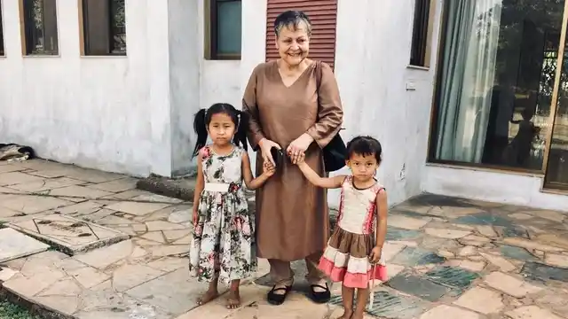 Raakhee with children at her farmhouse.