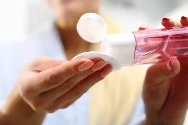 A dirty skin means a fall in its self repair which would further aid ageing, yes, even in people in their 20s.