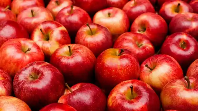 Apples are a good source of pectin, a soluble fibre that provides bulk and digests slowly.