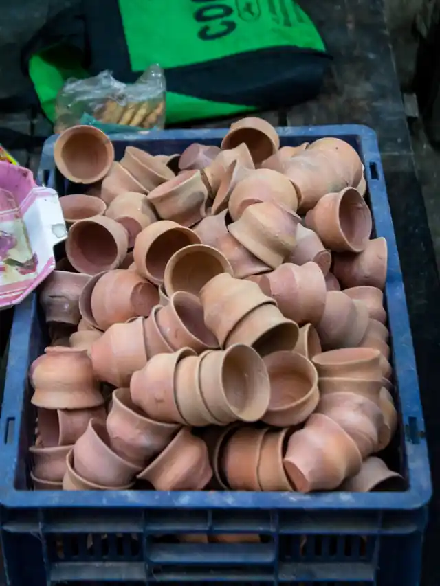 There is also not much to ensure the purity of the clay which can end up with residual lead or cadmium.