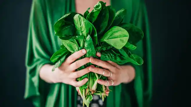 Leafy vegetables help in preventing dementia and cognitive damage.