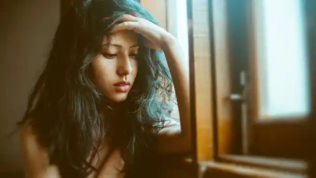 जब किसी का मन कमजोर हो यानी उसमें सत्व गुण कम हो, तो मन को धक्का लगना आसान हो जाता है. 