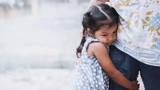 आपको अपने बच्चे से जो कुछ कहना है, उसे उसकी उम्र के हिसाब से तैयार करने की आवश्यकता होगी
