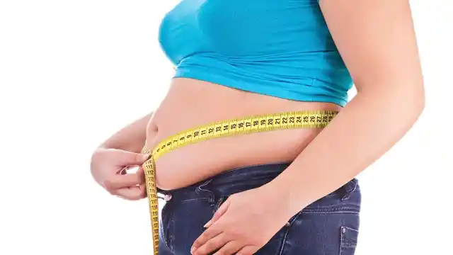 अपने शरीर से विषैले पदार्थ बाहर निकालने के लिए रोज सुबह 7-8 करी पत्ते खाएं.