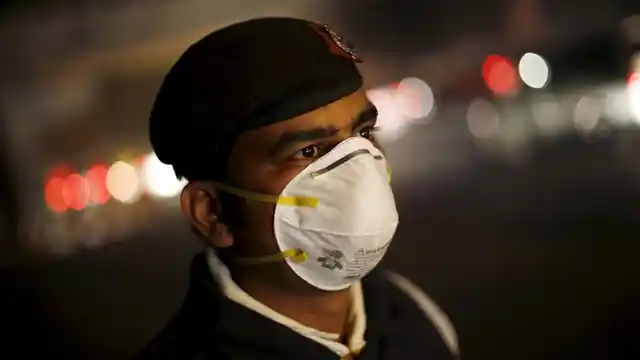 अच्छी क्वालिटी के मास्क इस्तेमाल करें.