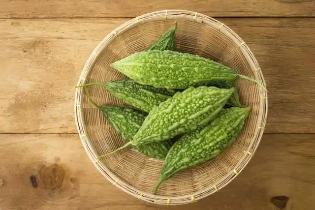 खाली पेट करेला का जूस पीने की सलाह दी जाती है