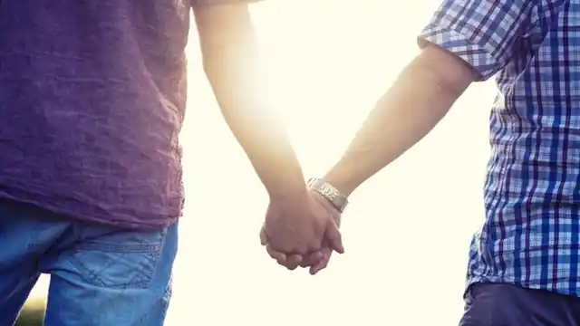 आप किसी से भी प्यार कर सकते हैं, चाहे वो जो भी हो.