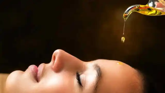 त्वचा को कोमल और चमकदार बनाने में फेस ऑयल बहुत कारगर होते हैं