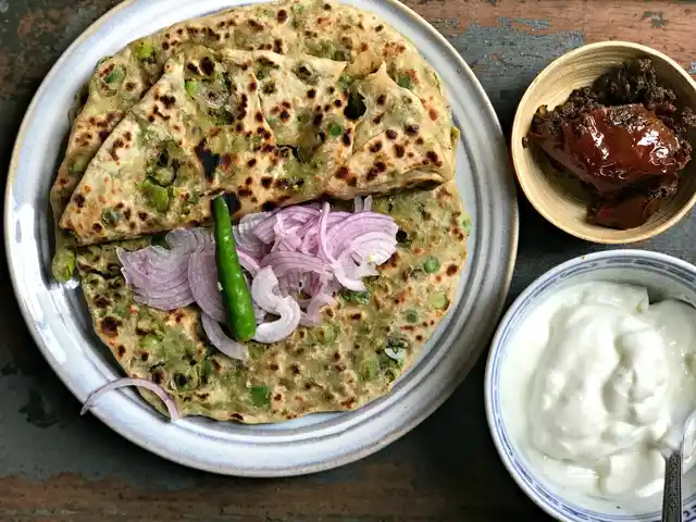 मटर फाइबर और प्रोटीन से भरपूर होता है.