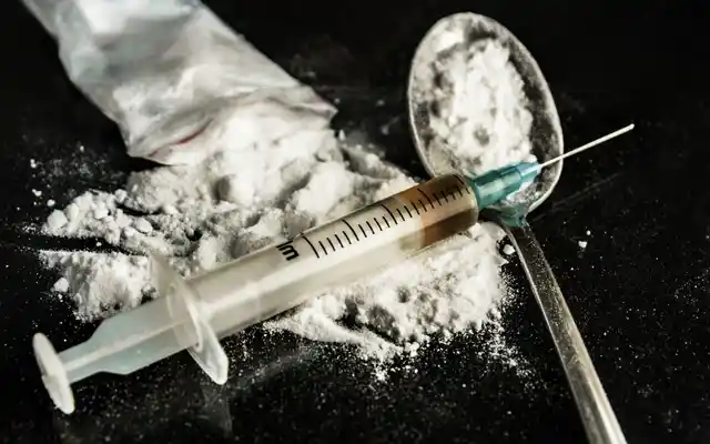 भारतीय युवाओं में तंबाकू और शराब के अलावा ड्रग्स लेने की लत तेजी से बढ़ी है.