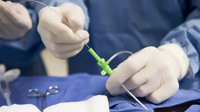 अगर ट्यूमर छोटा है, तो किडनी के जिस हिस्से में ट्यूमर है उसे निकाल कर बाकी हिस्सा बचाया जा सकता है.