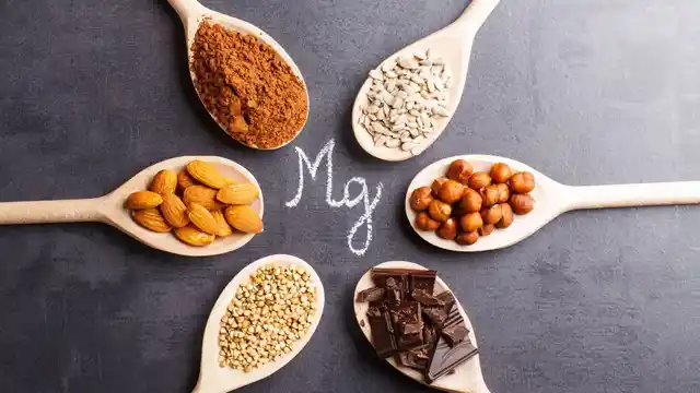 मैग्नीशियम सिरदर्द कम करने में महत्वपूर्ण भूमिका निभाता है. 