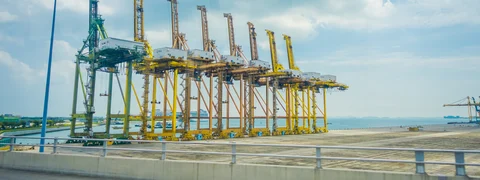 Huge STS Cranes Delivered to Khalifa