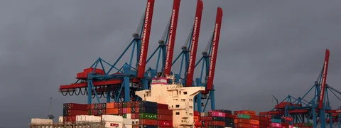 ‘Pink Lady’ Arrives at the Port of Hamburg