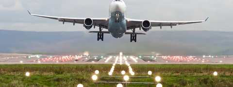Etihad Flight Returns to Manchester