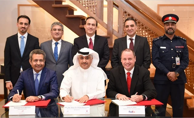 Minister of Transportation and Telecommunications and Bahrain Airport Company (BAC) Chairman Eng. Kamal bin Ahmed Mohammed, BAC Chief Executive Officer Mohamed Yousif Al Binfalah, and President of the FedEx Express Middle East, Indian Subcontinent and Africa (MEISA) region James R. Muhs signed the Letter of Intent.