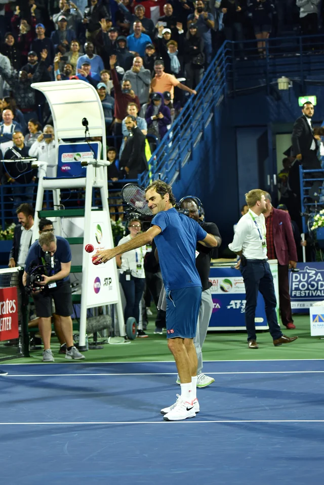 Roger Federer Meets Fan in Emirates Surprise
