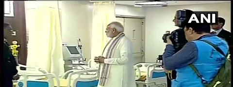 प्रधानमंत्री मोदी ने आज सरदार वल्लभ भाई पटेल इंस्टीट्यूट ऑफ मेडिकल साइंस एंड रिसर्च सेंटर का उद्घाटन किया