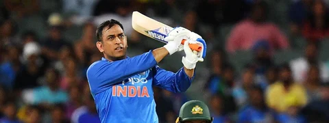 AUS vs IND, 2nd ODI, धोनी ने बनाया नाबाद 54 रन 