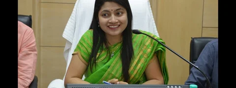 IAS बी चंद्रकला