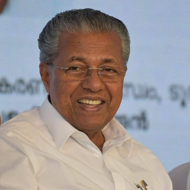`அந்தப்பக்கம் தள்ளி நில்லுங்கள்'- செய்தியாளர் கேட்ட ஒரு கேள்வியால் டென்ஷனான பினராயி விஜயன்