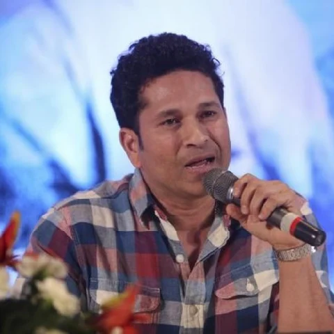 `உங்கள் நடவடிக்கை சாதாரணமானது அல்ல!’ - ஃபெடரரைப் புகழ்ந்துதள்ளிய சச்சின்