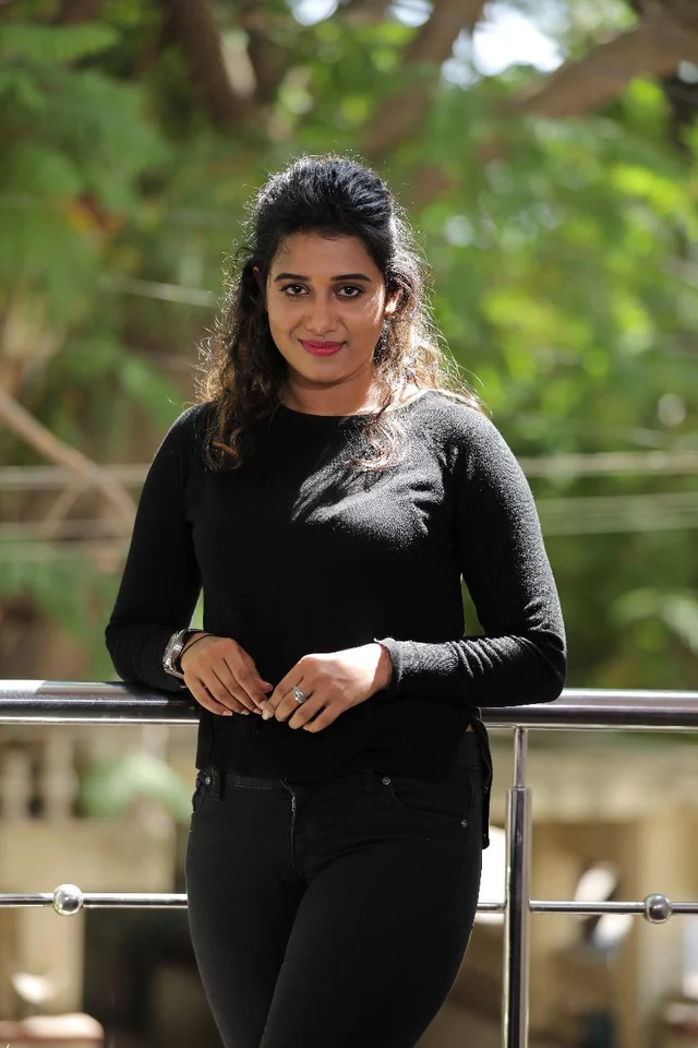 ``புடவை கட்டிக்கிட்டேன்... `ஸ்கை'ப்புக்கு வந்தேன்!" - ஷில்பா மஞ்சுநாத்
