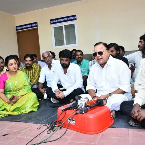 ”விஷால் ஒரு குளத்து ஆமை”: ராதாரவி விமர்சனம்