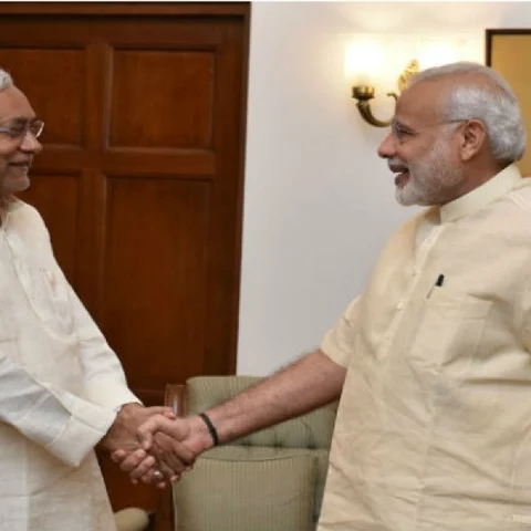 நரேந்திர மோடிக்குக் கிடைத்த இரட்டை லாபம்! பீகாரில் லாலு-நிதிஷ் பிரிவு ஏன்?