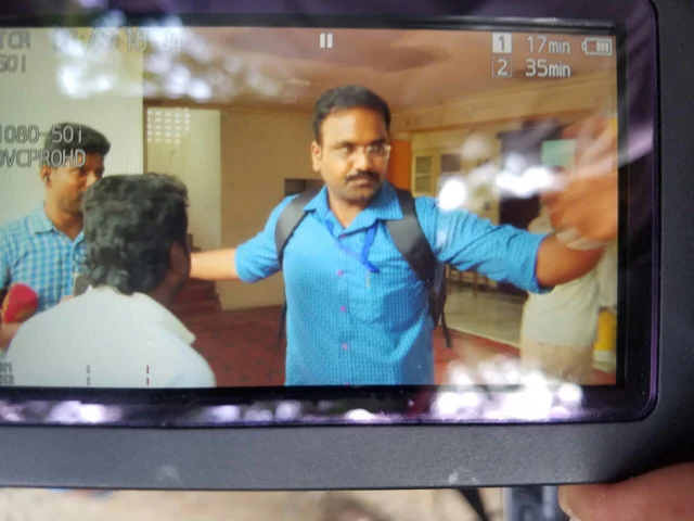 ’ தீபா வீட்டுக்குள் நுழைந்த போலி ஐடி அதிகாரி!' - 3 மணி நேரத்துக்குப் பிறகு தப்பியோட்டம்