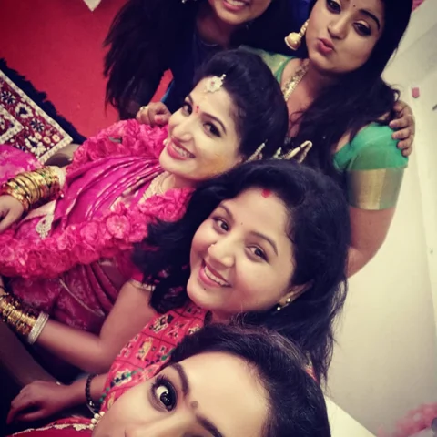 ``ஃப்ரெண்ட்ஸோட சர்பிரைஸ் வளைகாப்பு, கூடிய சீக்கிரம் வீட்ல முறைப்படி வளைகாப்பு'' - சந்தோஷி