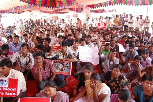 10வது நாளாக பற்றி எரியும் தமிழகம்! (படங்கள்)