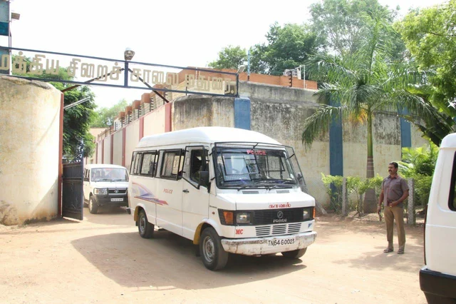 குரல் மாதிரி பரிசோதனை..! சென்னைக்குப் புறப்பட்ட நிர்மலா தேவி