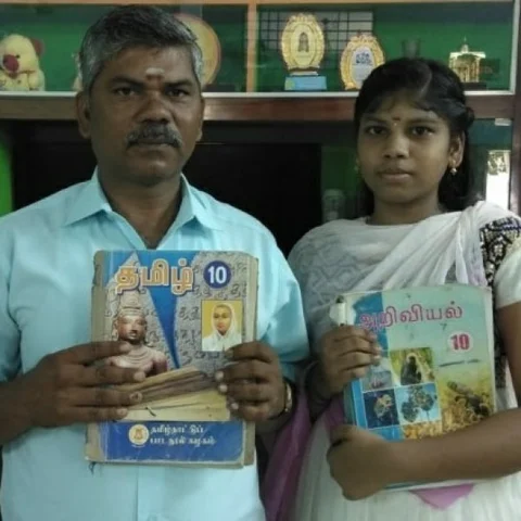 `நான் பாஸாக என் பொண்ணுதாங்க காரணம்!'- 10-ம் வகுப்பு தேர்ச்சியால் நெகிழ்ந்த தந்தை